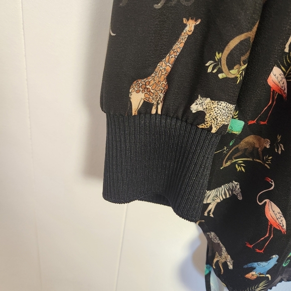 ZARA Black Jungle Animals Print Top Blouse Shirt Tunic V-Neck Size Small - Picture 3 of 10